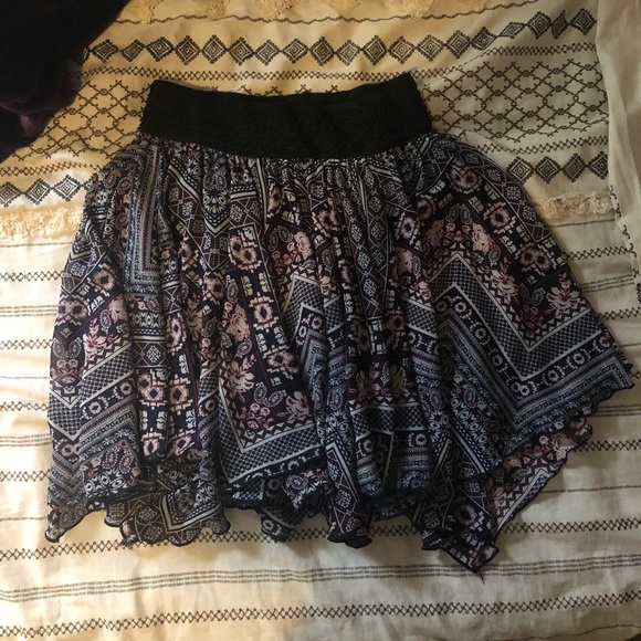 Patterned skirt! - Picture 2 of 3